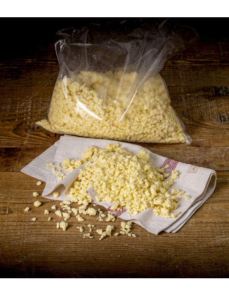 Tome fraîche broyée salée